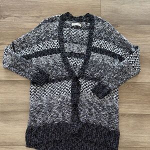 Abercrombie & Fitch Women's Black and white cardigan Sweater size xsmall/small
